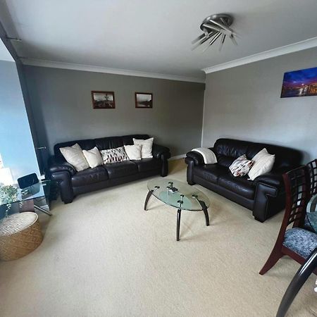 Majestic, Modern & Spacious Harbour-View Apartment With Parking Уитби Экстерьер фото